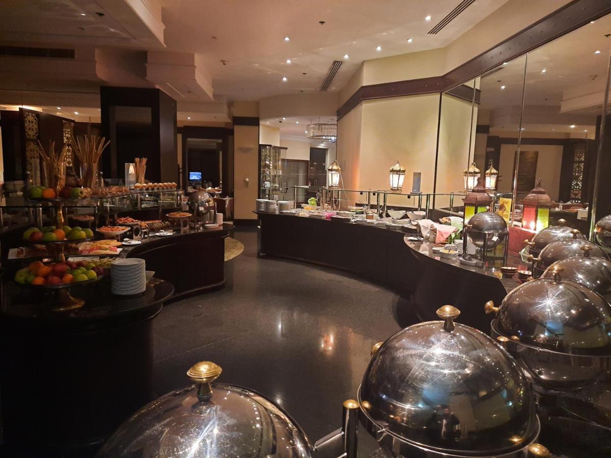Le Meridien Jeddah Exterior photo The buffet at the hotel