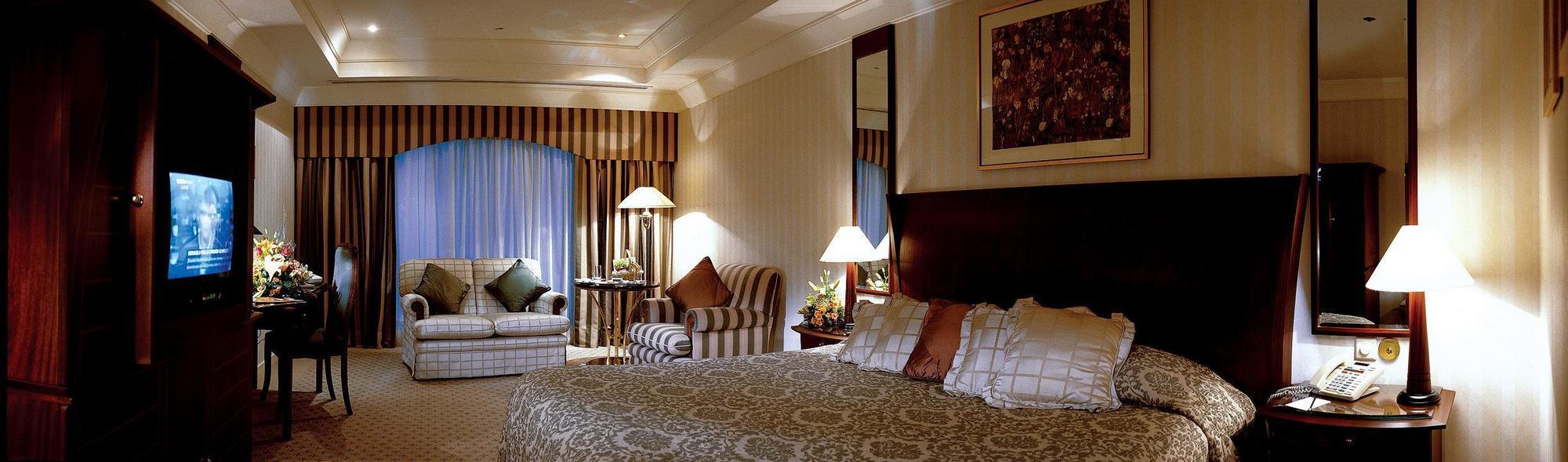 Le Meridien Jeddah Exterior photo A room at the hotel